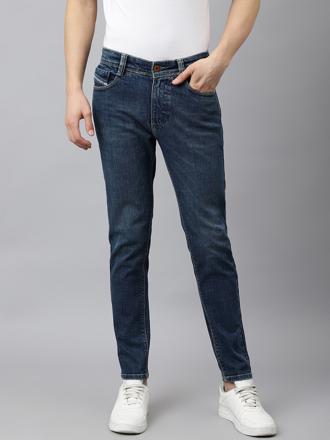 

Code 61 Men Navy Blue Tapered Fit Low-Rise Light Fade Stretchable Jeans