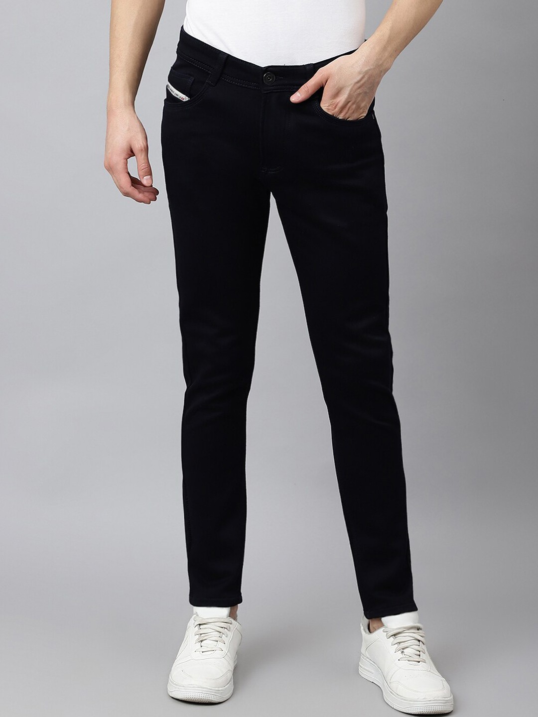 

Code 61 Men Navy Blue Tapered Fit Low-Rise Slash Knee Stretchable Jeans