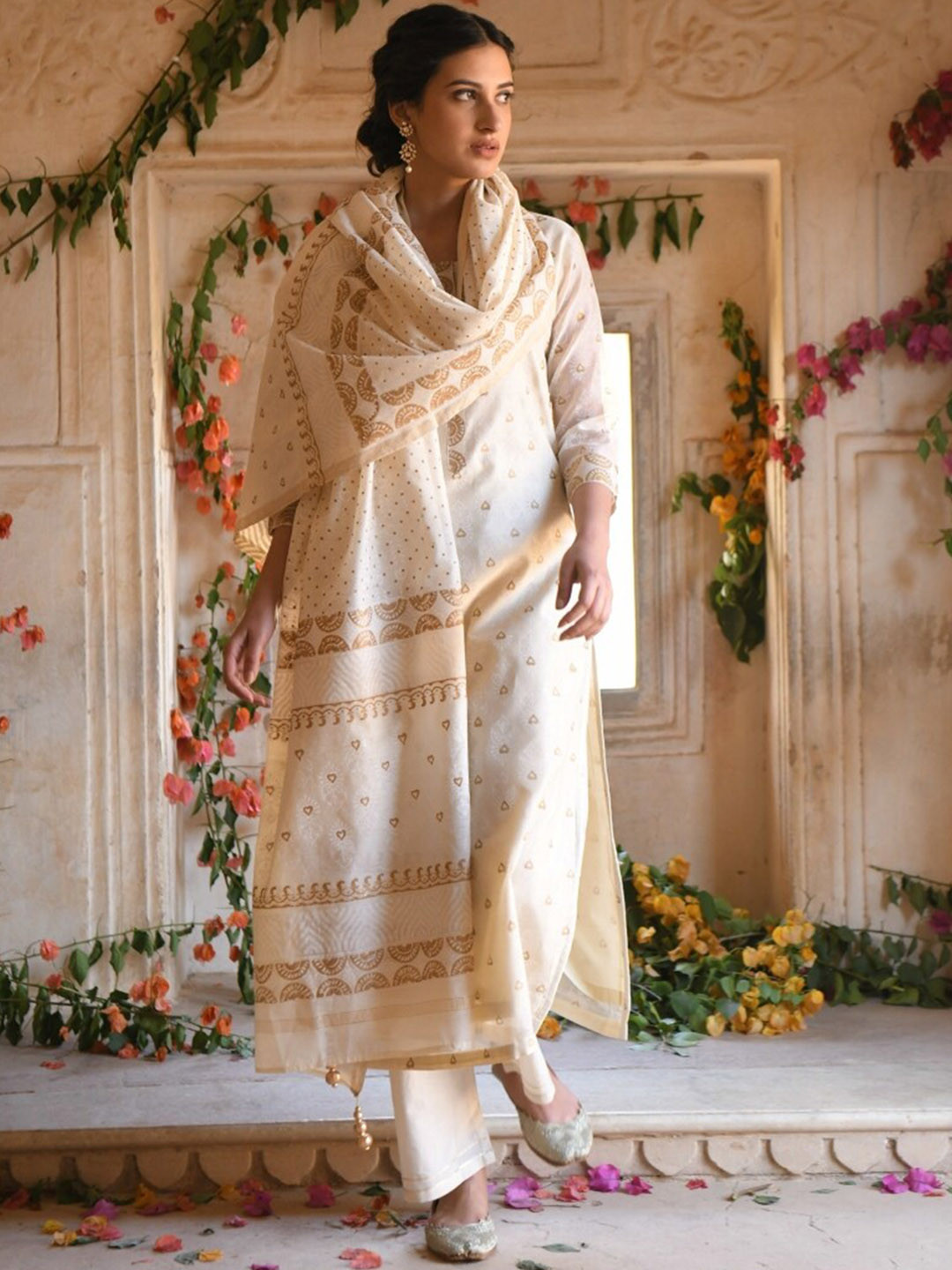 

KARAJ JAIPUR Women Off White Ethnic Motifs Printed Kurta with Palazzos & Dupatta