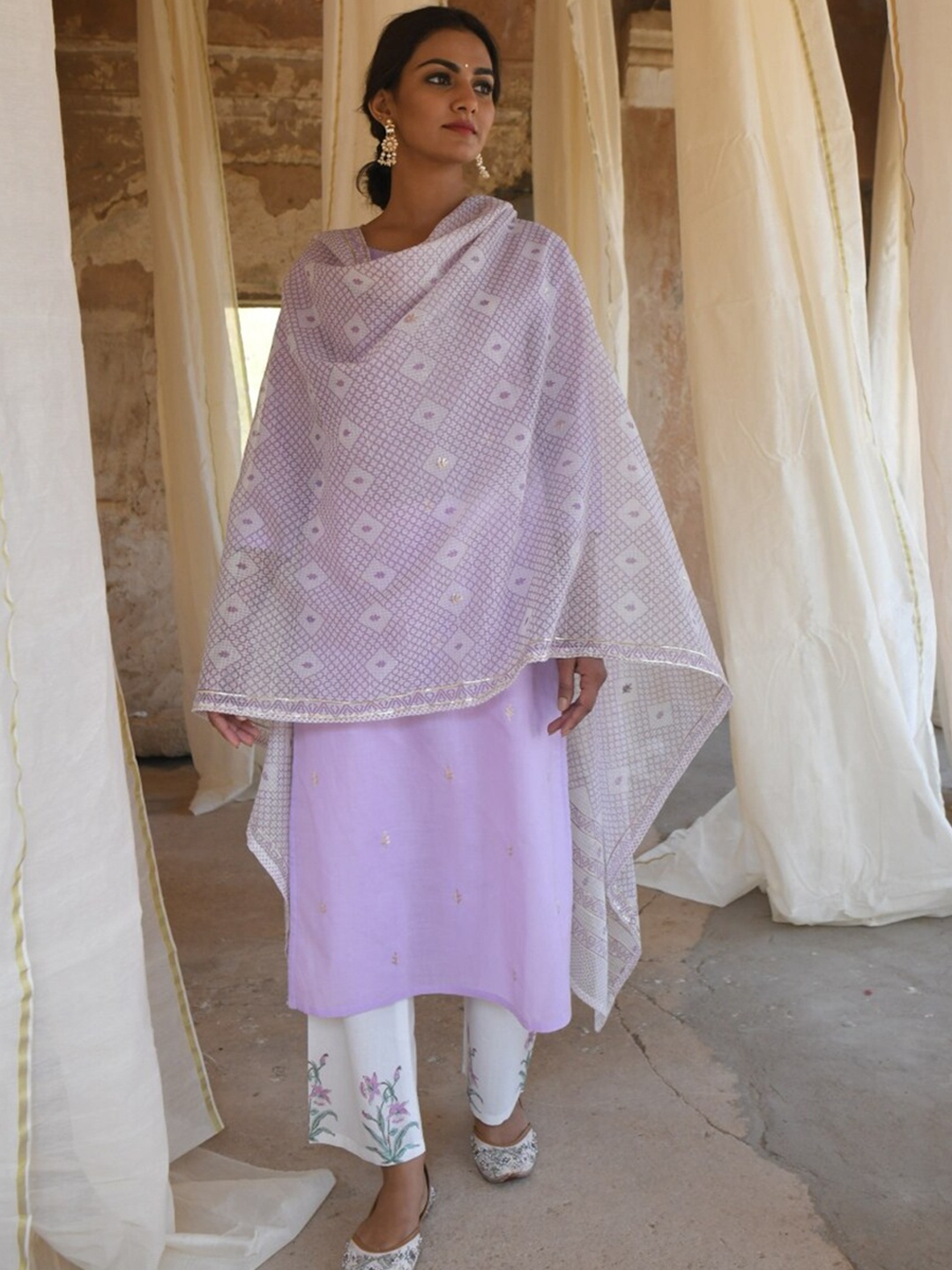 

KARAJ JAIPUR Women Lavender Paisley Pure Cotton Kurta with Trousers & Dupatta