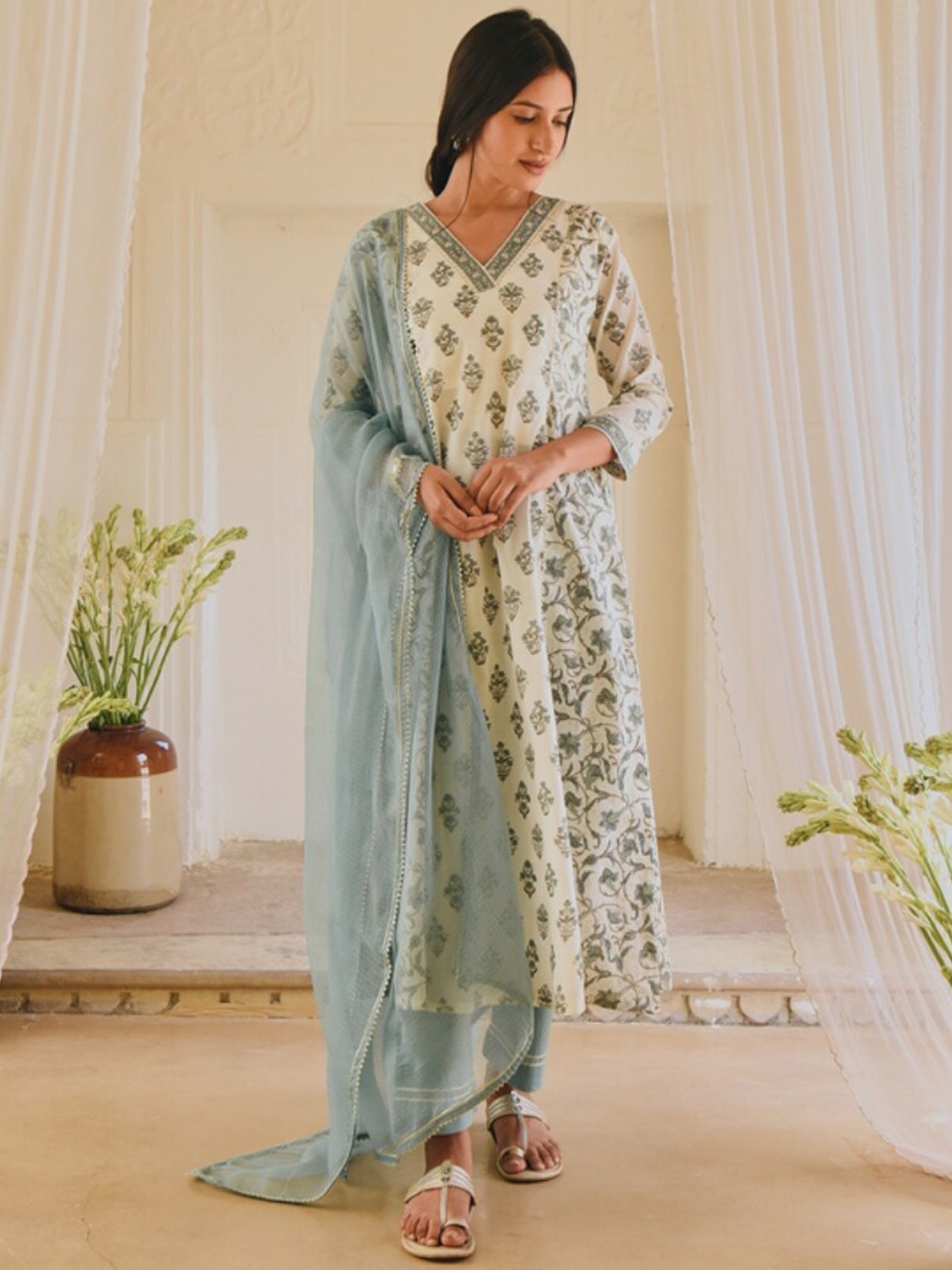 

KARAJ JAIPUR Women Off White Printed Pure Cotton Kurta with Churidar & With Dupatta
