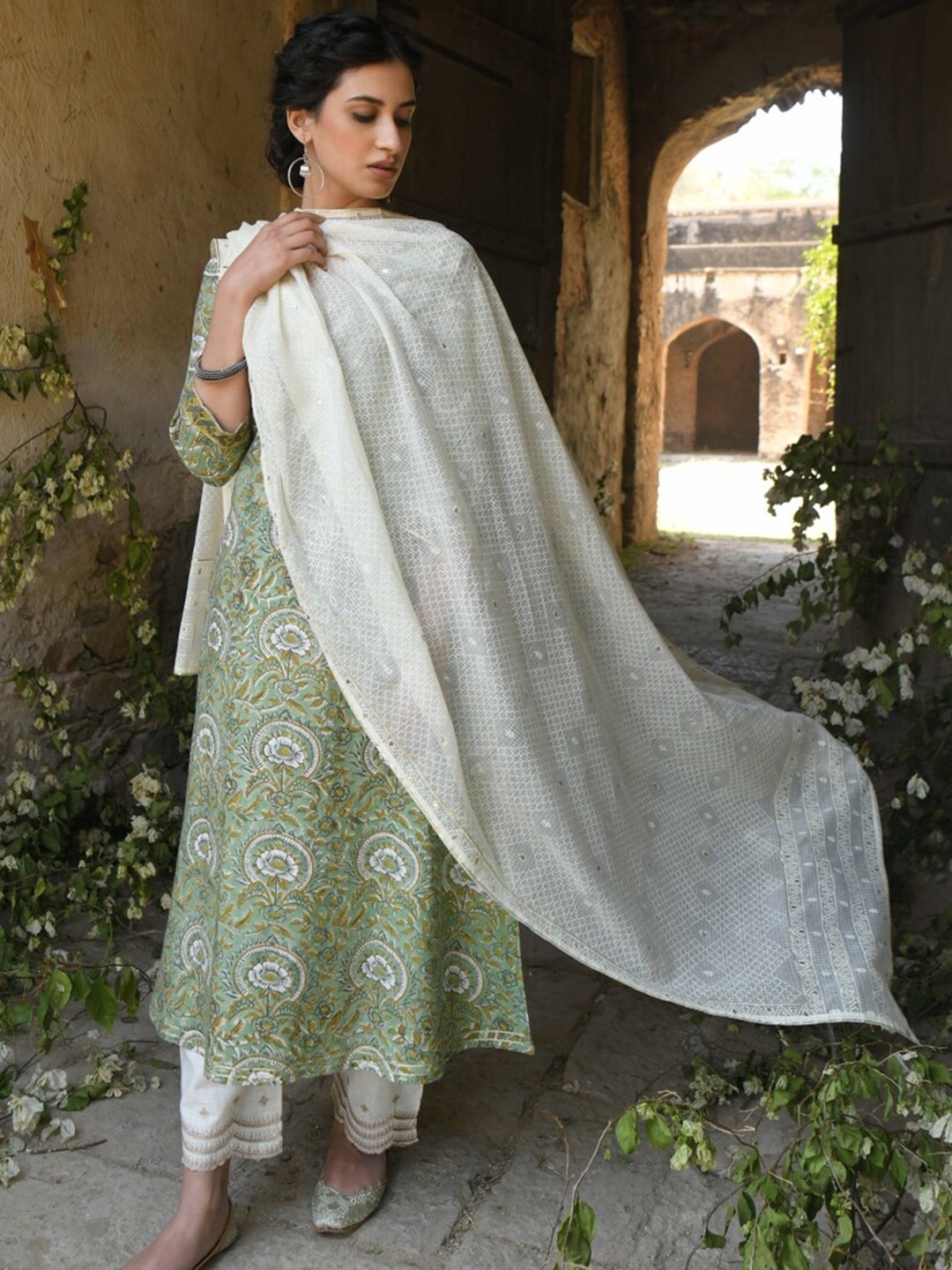 

KARAJ JAIPUR Women Green Block Printed Pure Cotton Kurta with Trousers & Dupatta