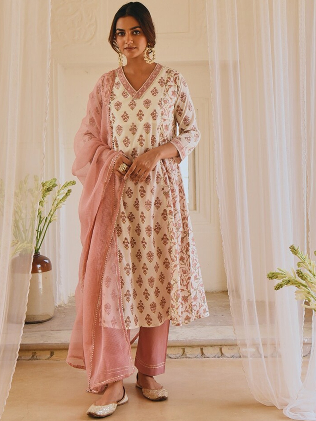 

KARAJ JAIPUR Women Pink Ethnic Motifs Pure Cotton Kurta with Palazzos & With Dupatta