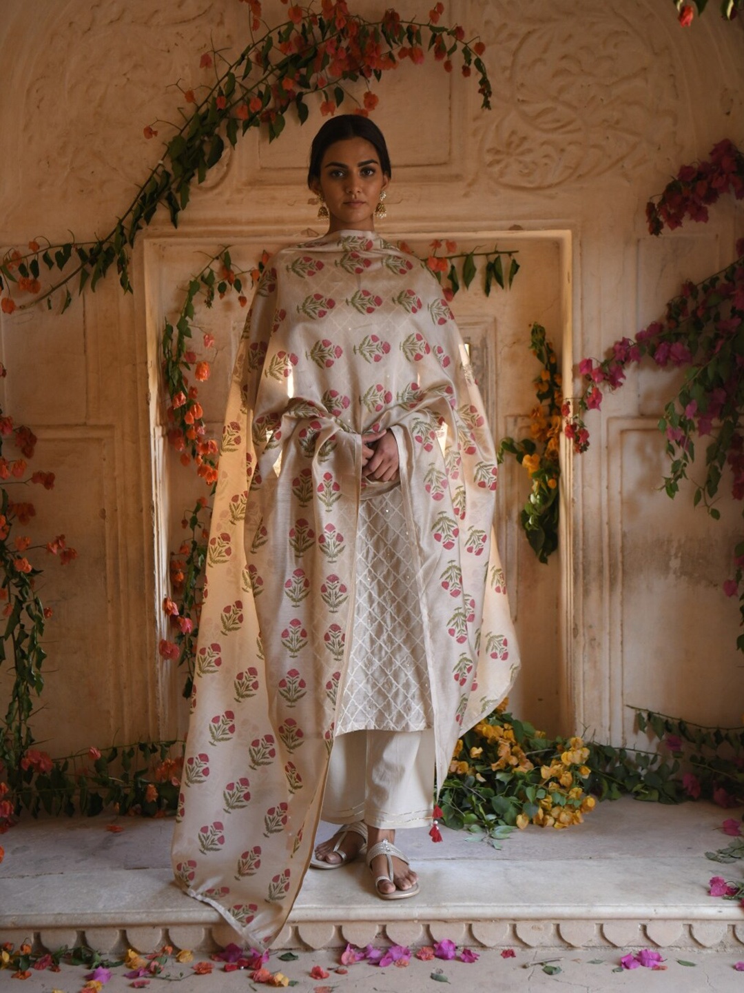 

KARAJ JAIPUR Women Beige Floral Printed Kurta with Trousers & Dupatta