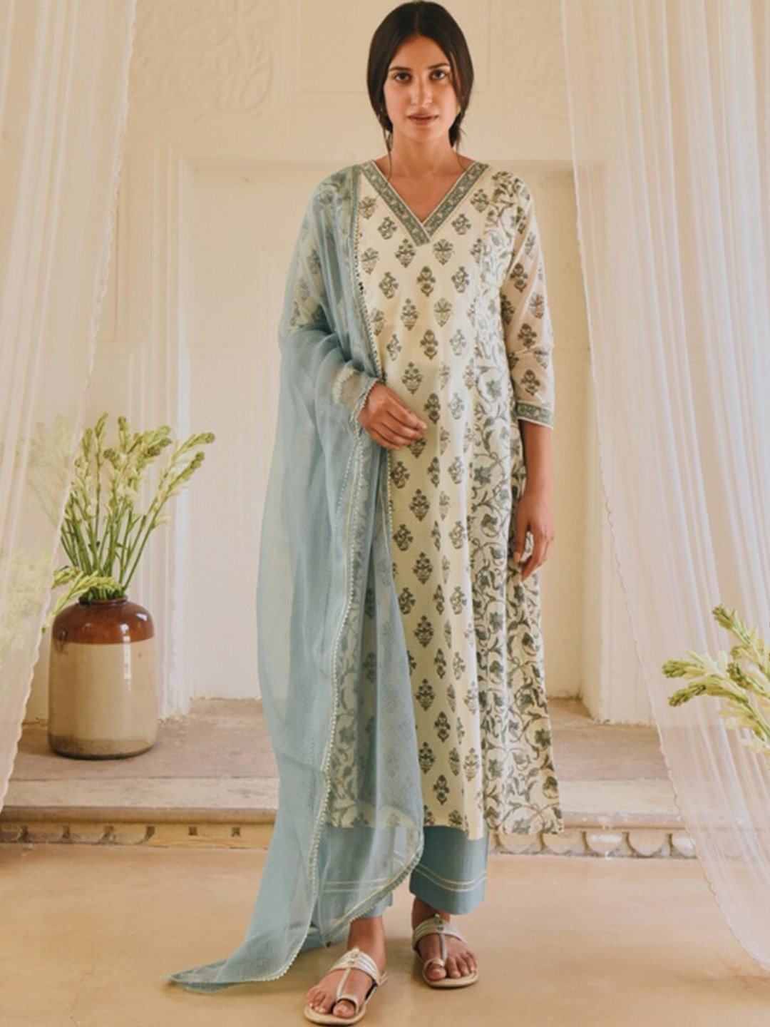 

KARAJ JAIPUR Women Off White Ethnic Motifs Printed Pure Cotton Kurta Set Plus Size