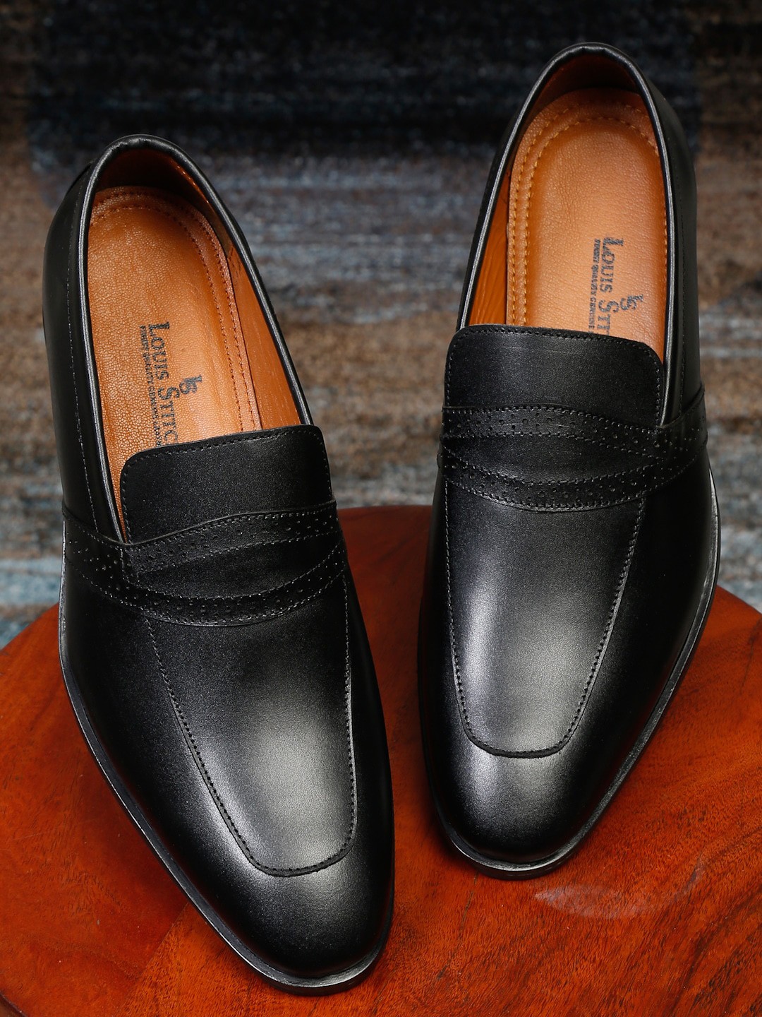 

LOUIS STITCH Men Black Formal Loafers Shoes