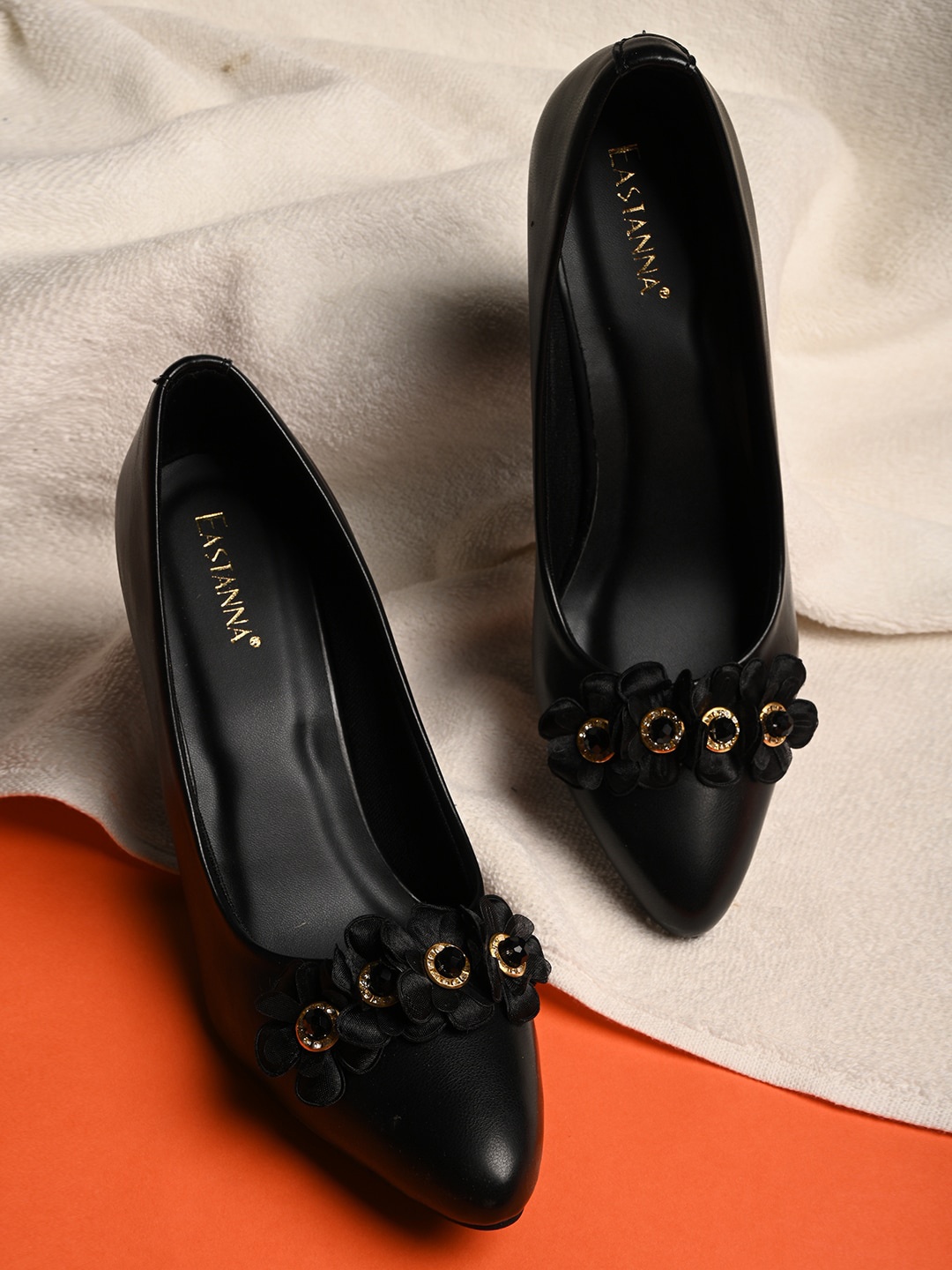 

BuckleUp Black Block Pumps