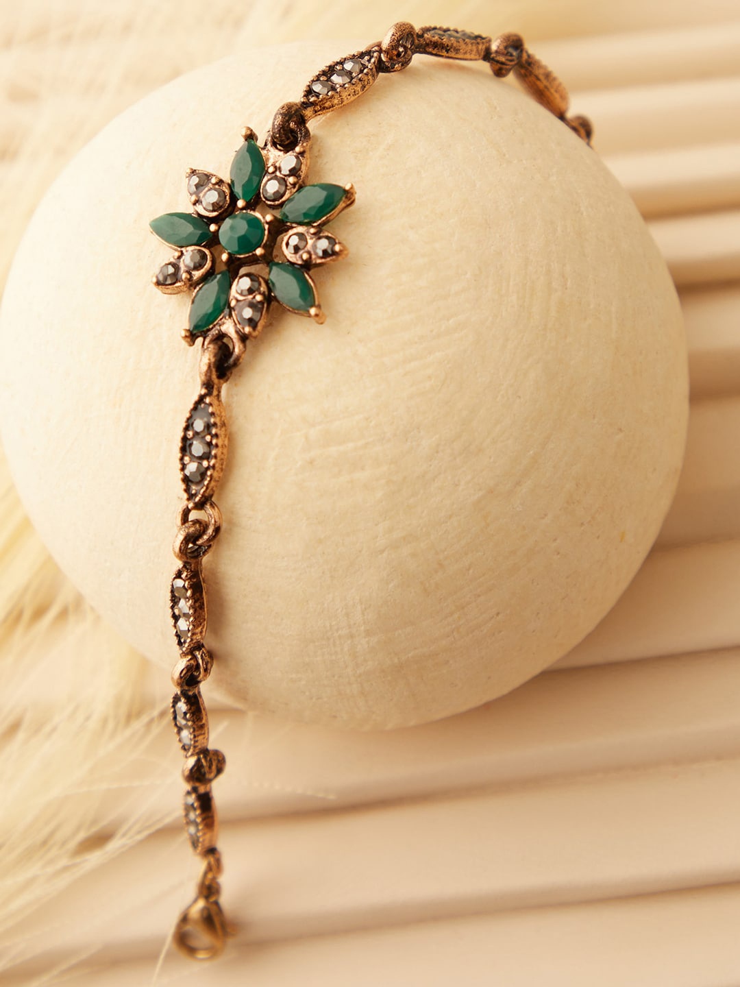 

SOHI Women Green Bracelet