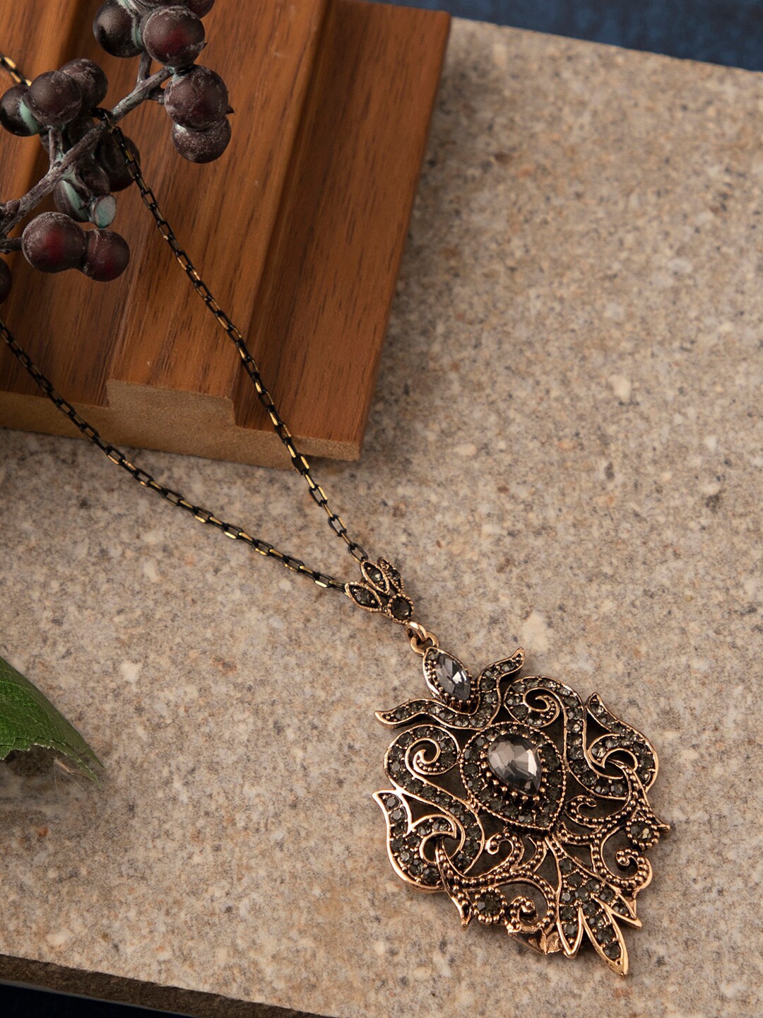 

SOHI Brown Gold-Plated Necklace