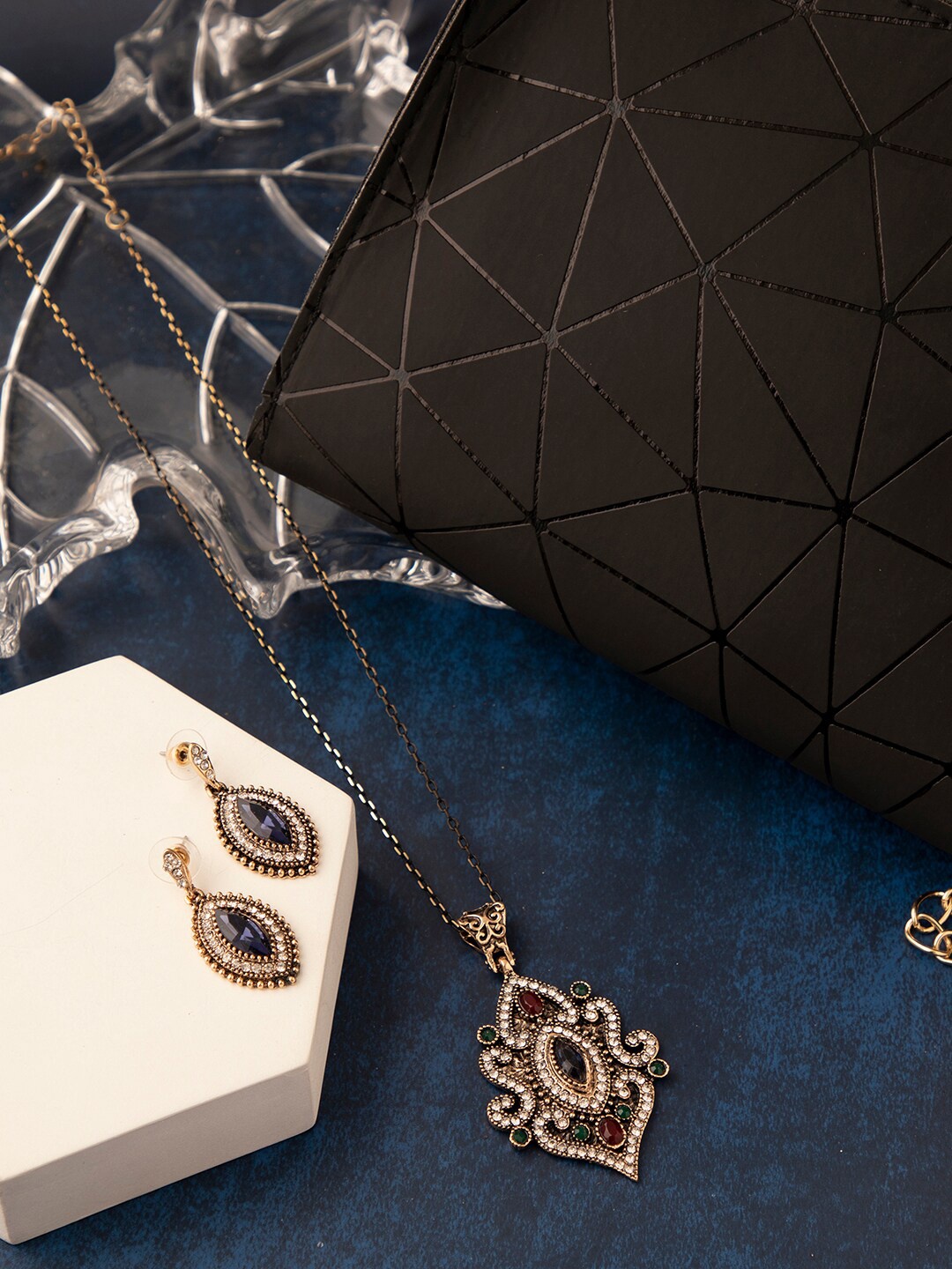 

SOHI Silver-Plated White & Blue Stone Studded Jewellery Set