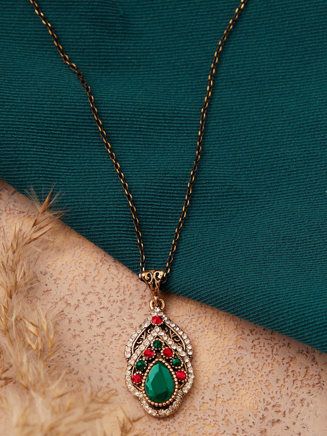 

SOHI Gold-Plated & Green Necklace