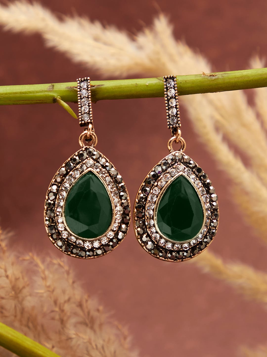 

SOHI Women Green Contemporary Drop Earrings