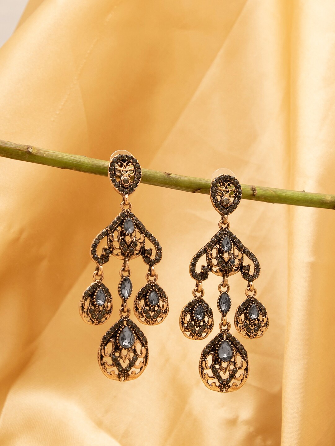 

SOHI Black Contemporary Drop Earrings