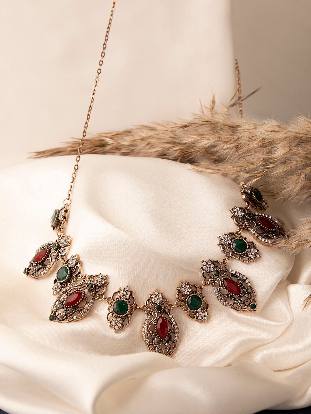 

SOHI Gold-Toned & Green Gold-Plated Necklace