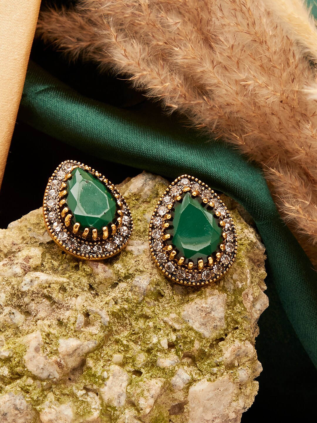 

SOHI Women Green Teardrop Shaped Studs Earrings