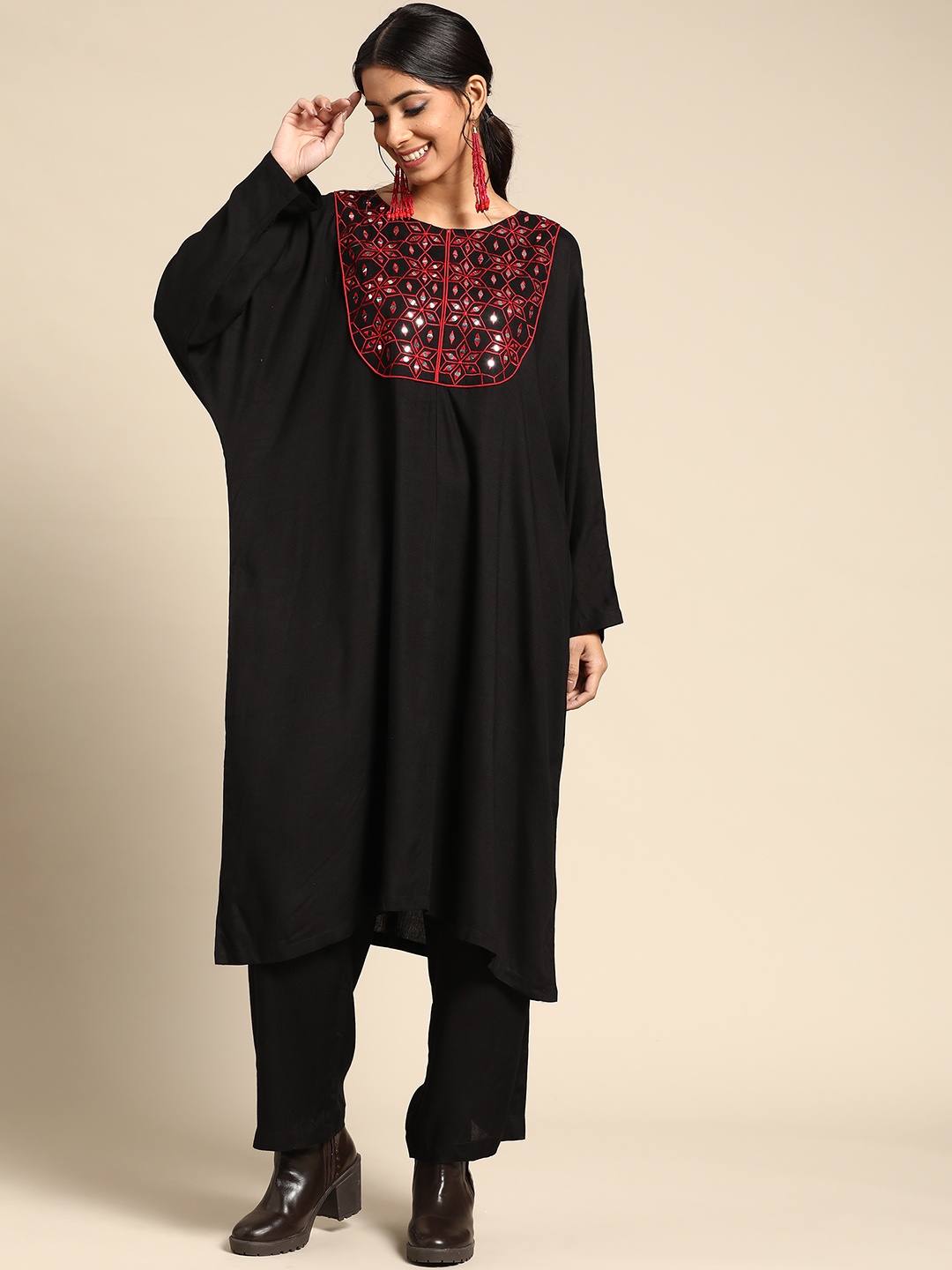 

Sangria Women Black Ethnic Motifs Embroidered Thread Work Kurta with Trousers