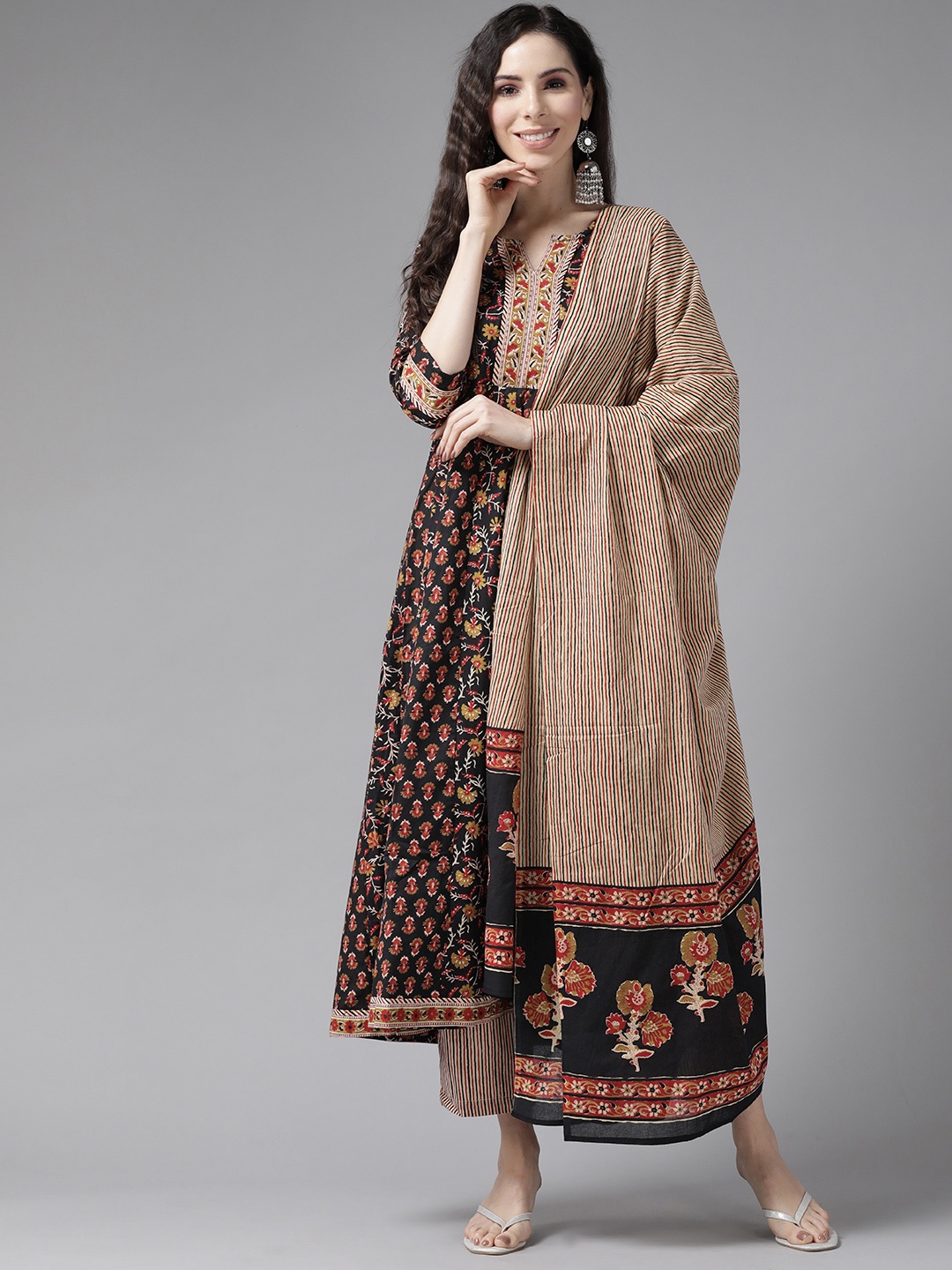 

Yufta Women Black Floral Printed Pure Cotton Kurta with Palazzos & With Dupatta