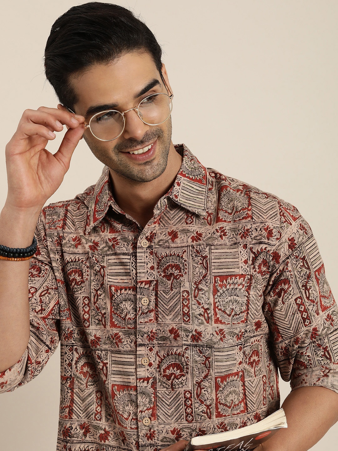 

Taavi Men Beige & Red Ikat Printed Pure Cotton Casual Shirt