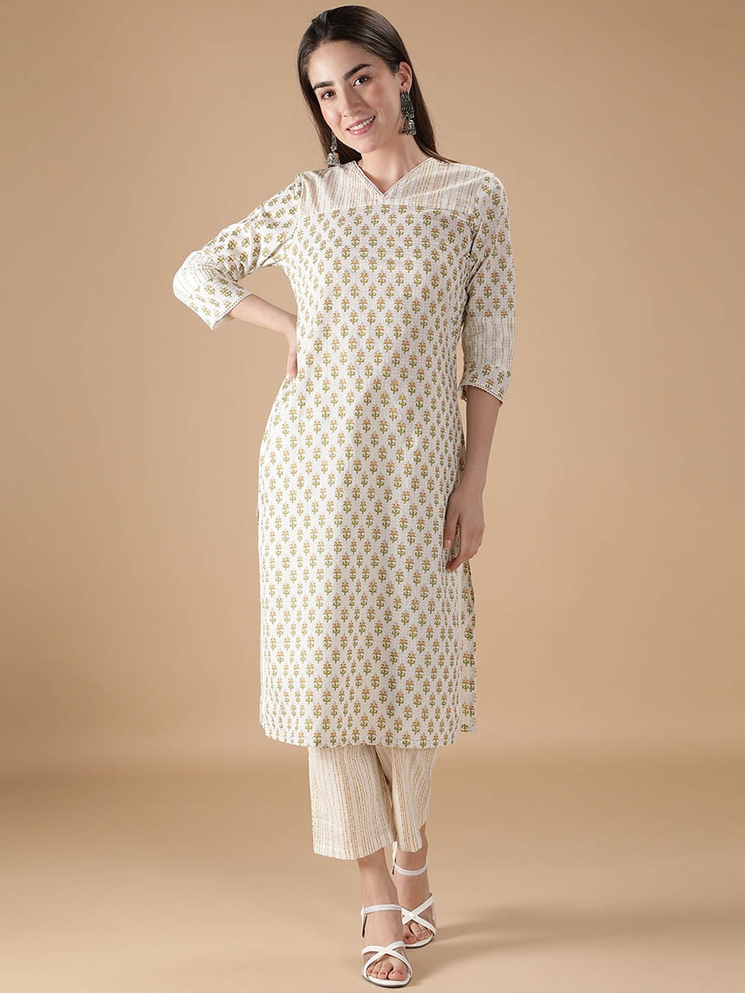 

DESI WOMANIYA Women Off White Ethnic Motifs Printed Pure Cotton Kurta with Trousers
