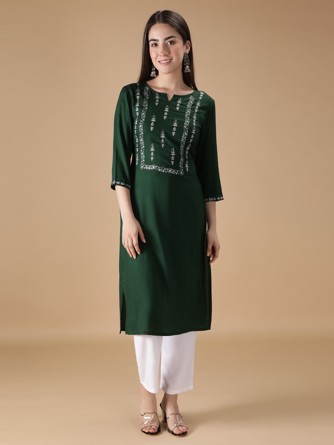 

DESI WOMANIYA Women Green Yoke Design Thread Work Kurta
