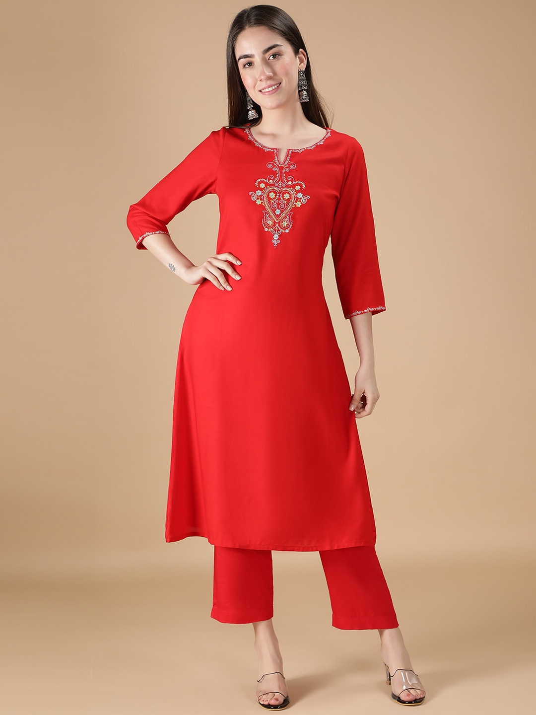 

DESI WOMANIYA Women Red Yoke Design Thread Work Kurta