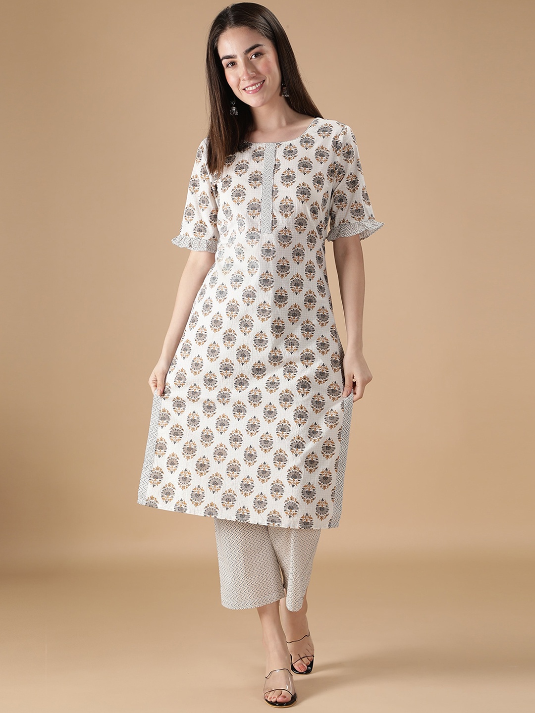 

DESI WOMANIYA Women White Ethnic Motifs Printed Pure Cotton Kurti with Trousers