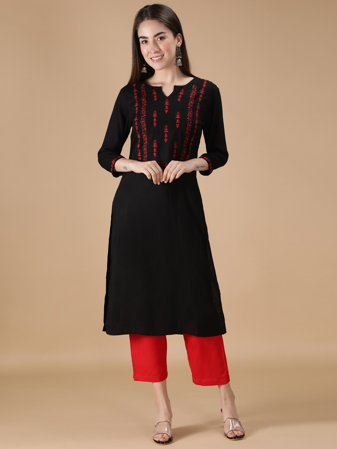 

DESI WOMANIYA Women Black Thread Work Kurta