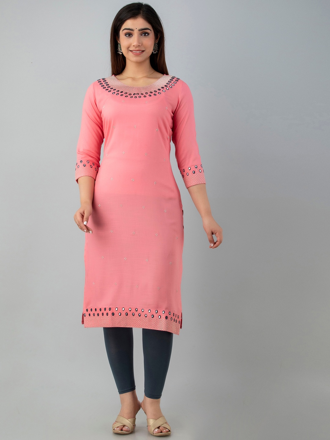 

Charu Women's Peach-Coloured Thread Work Kurta