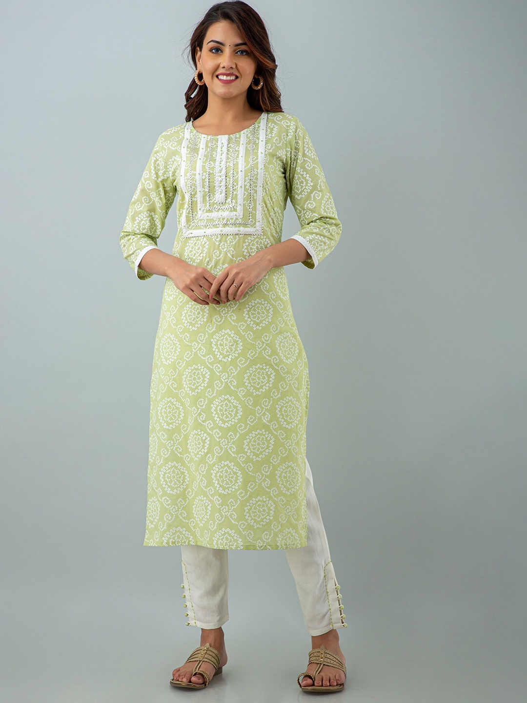 

Charu Women Green Geometric Yoke Design Kurta