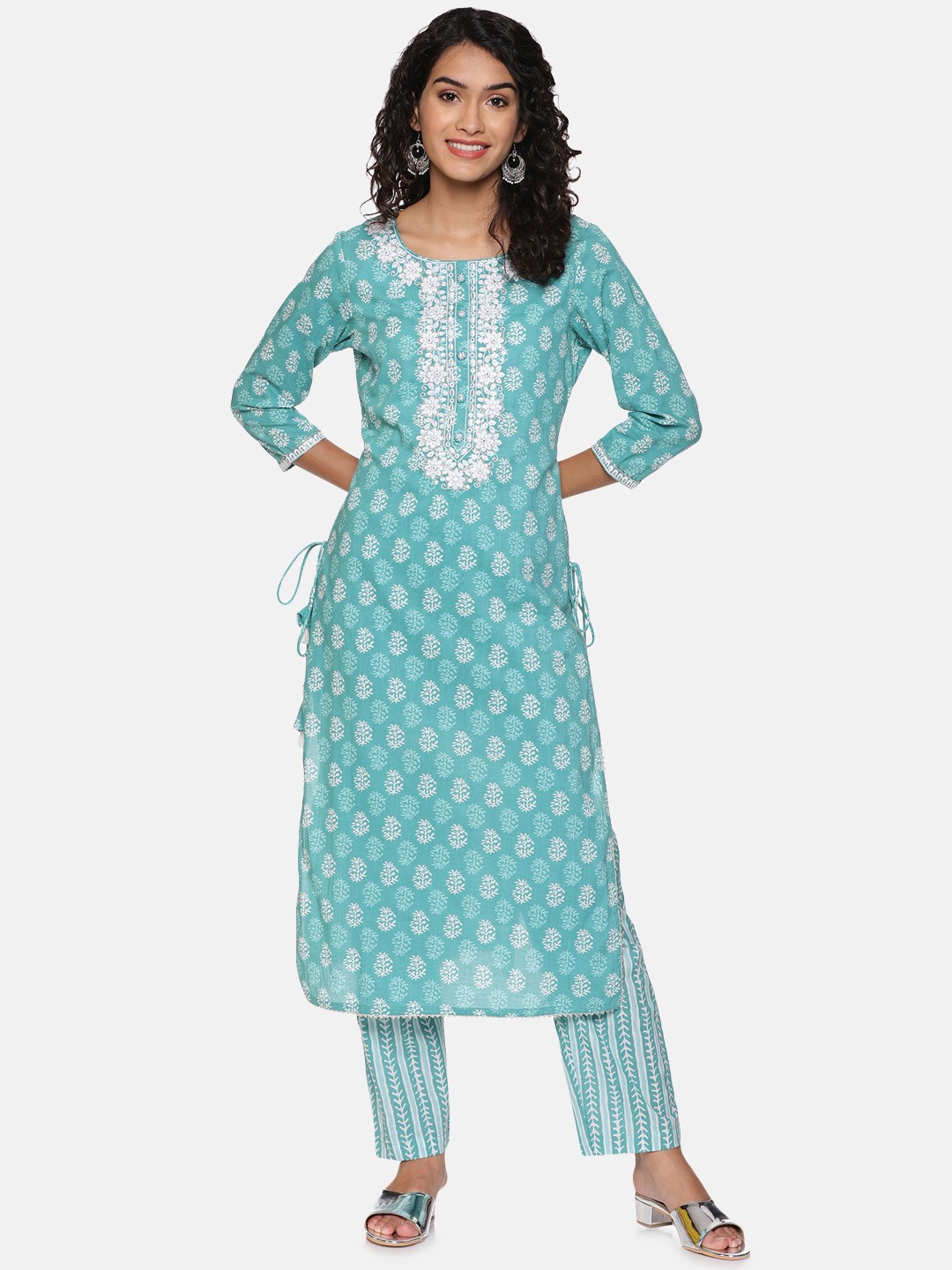 

Palakh Women Blue Floral Printed Thread Work Pure Cotton Kurta with Trousers