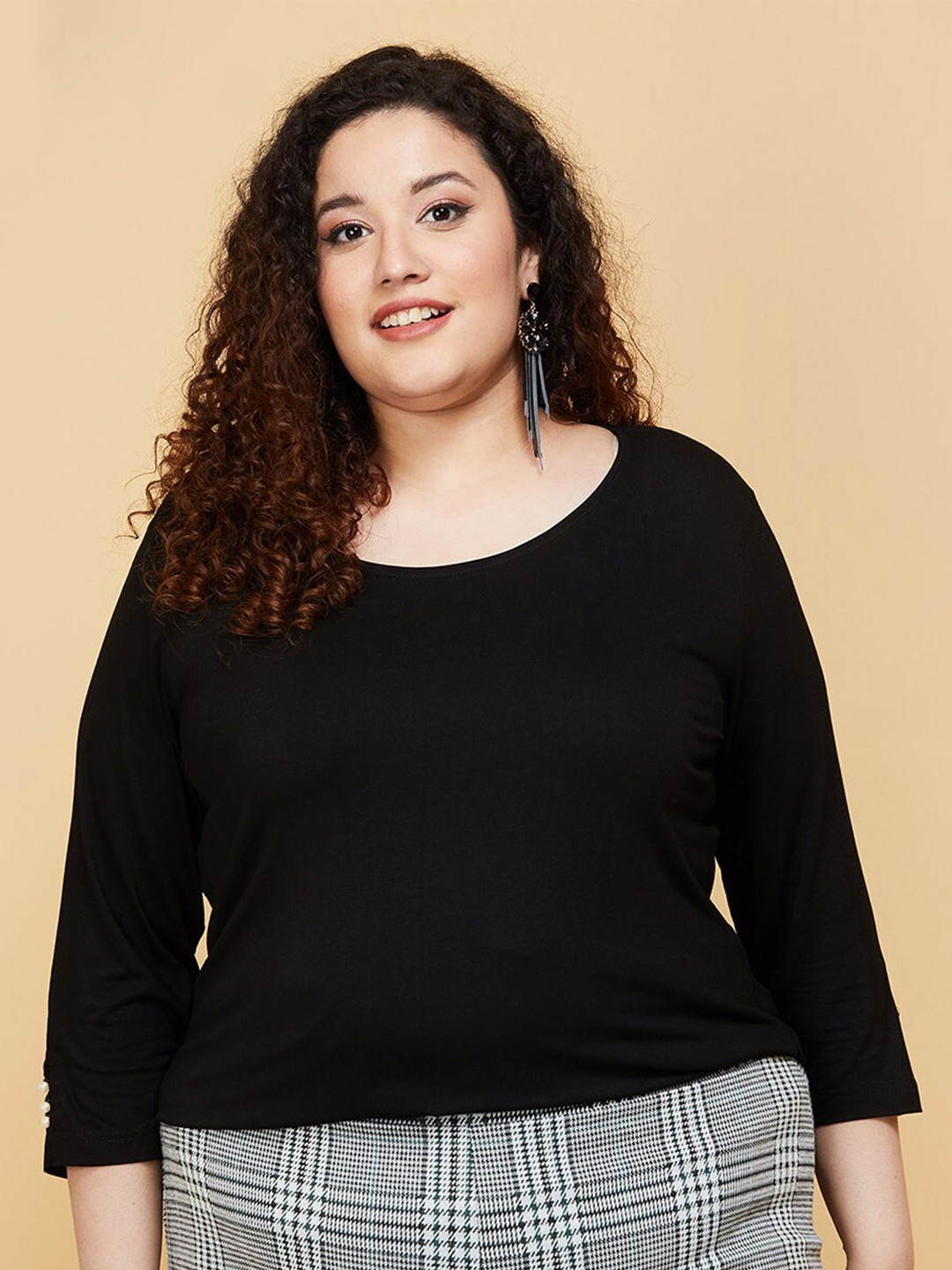 

Max Women Plus Size Black Round Neck Top