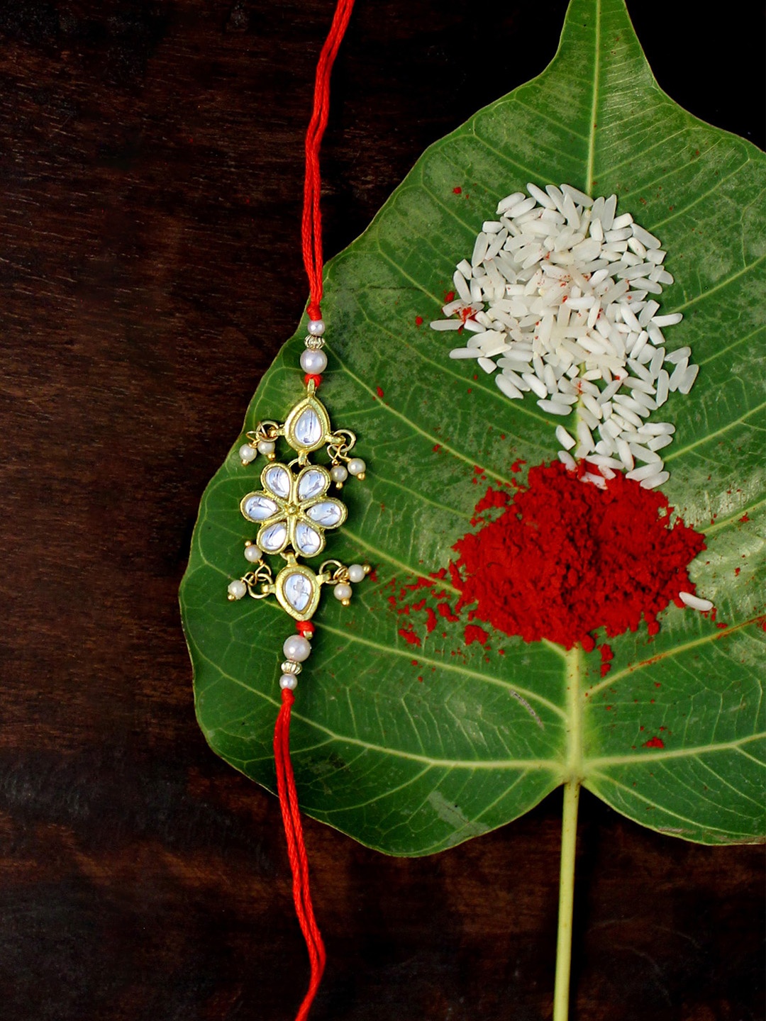

KARATCART Men Gold-Toned White Stone-Studded & Beaded Rakhi