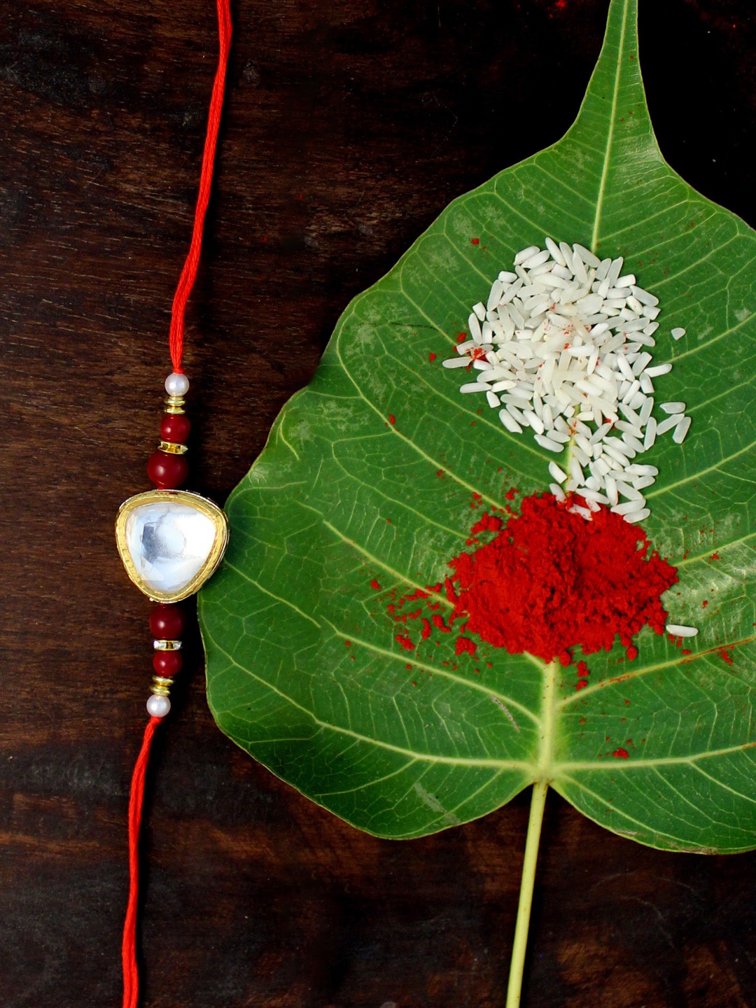 

KARATCART Men Gold-Plated White & Red Kundan-Studded & Beaded Rakhi