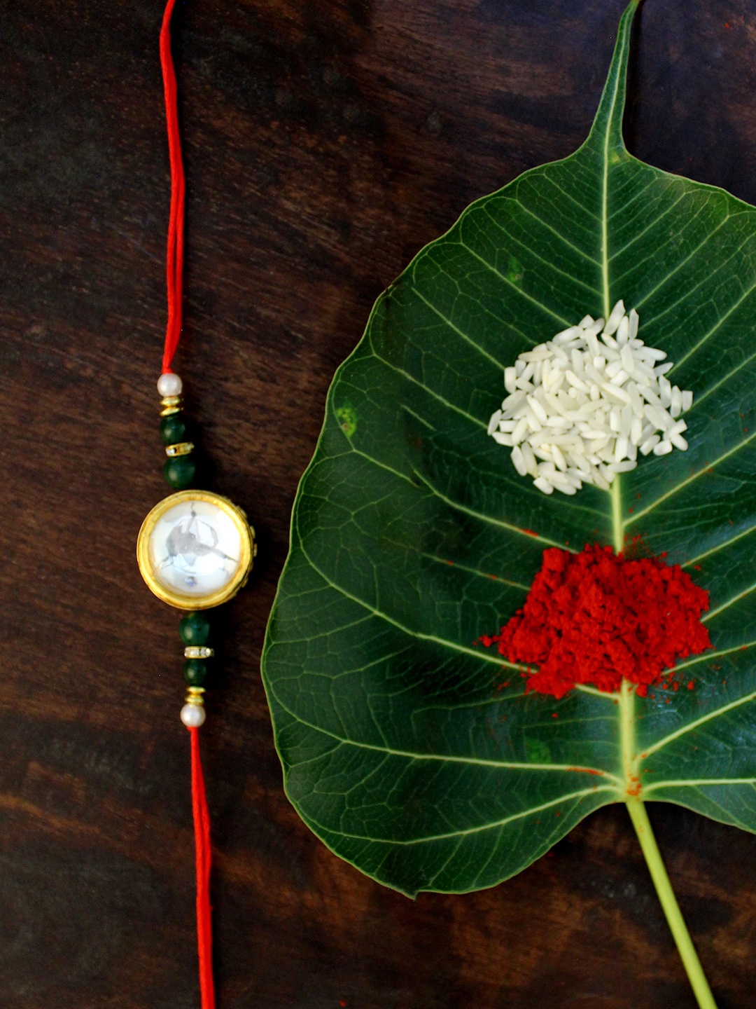 

KARATCART Men Gold-Plated White & Green Kundan-Studded & Beaded Rakhi