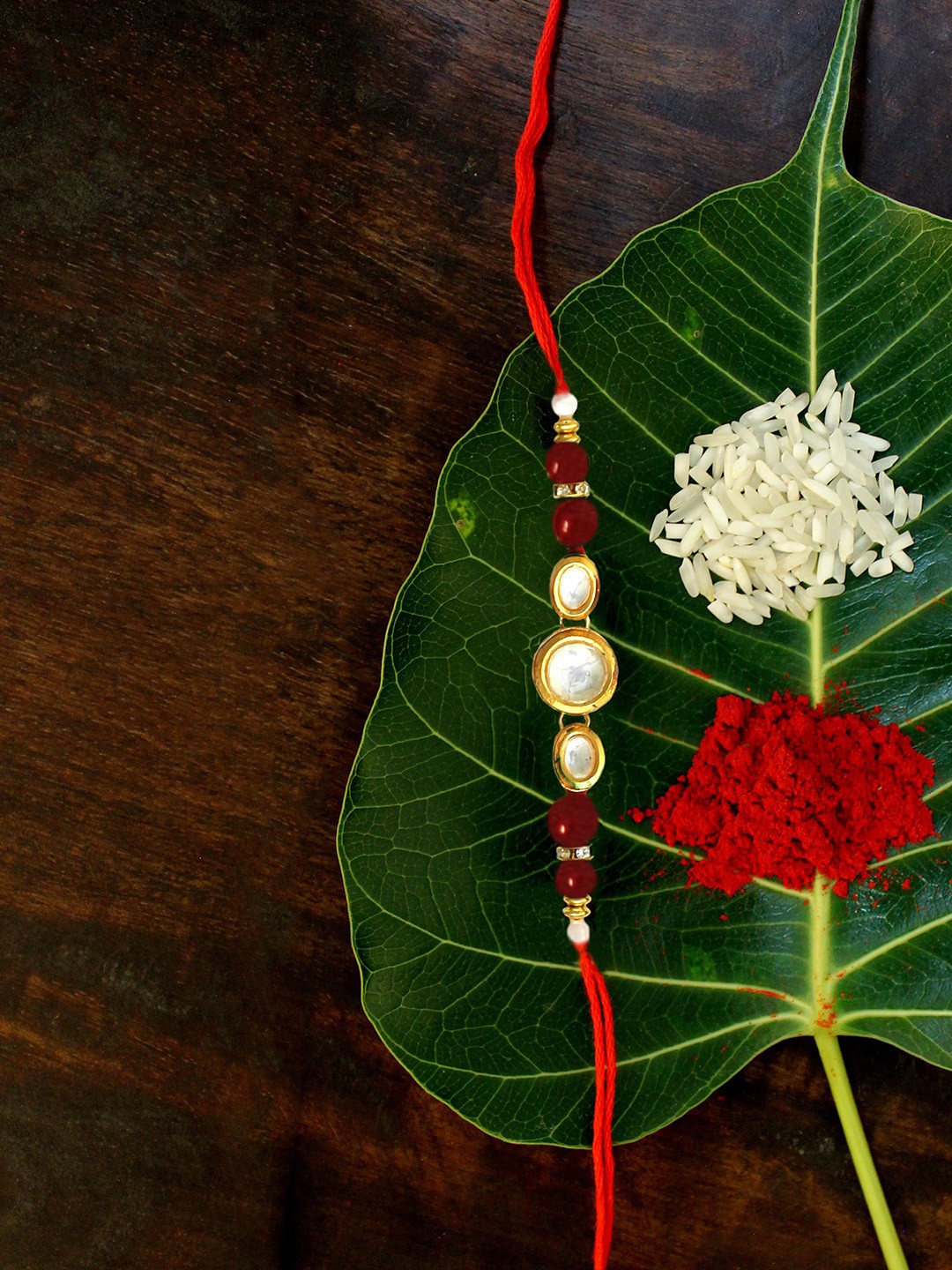 

KARATCART Men Gold-Plated White & Red Kundan-Studded & Beaded Rakhi