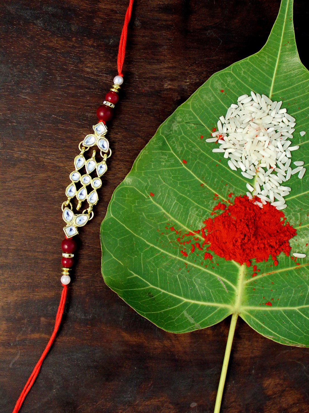 

KARATCART Men Gold-Plated White & Red Kundan-Studded & Beaded Rakhi