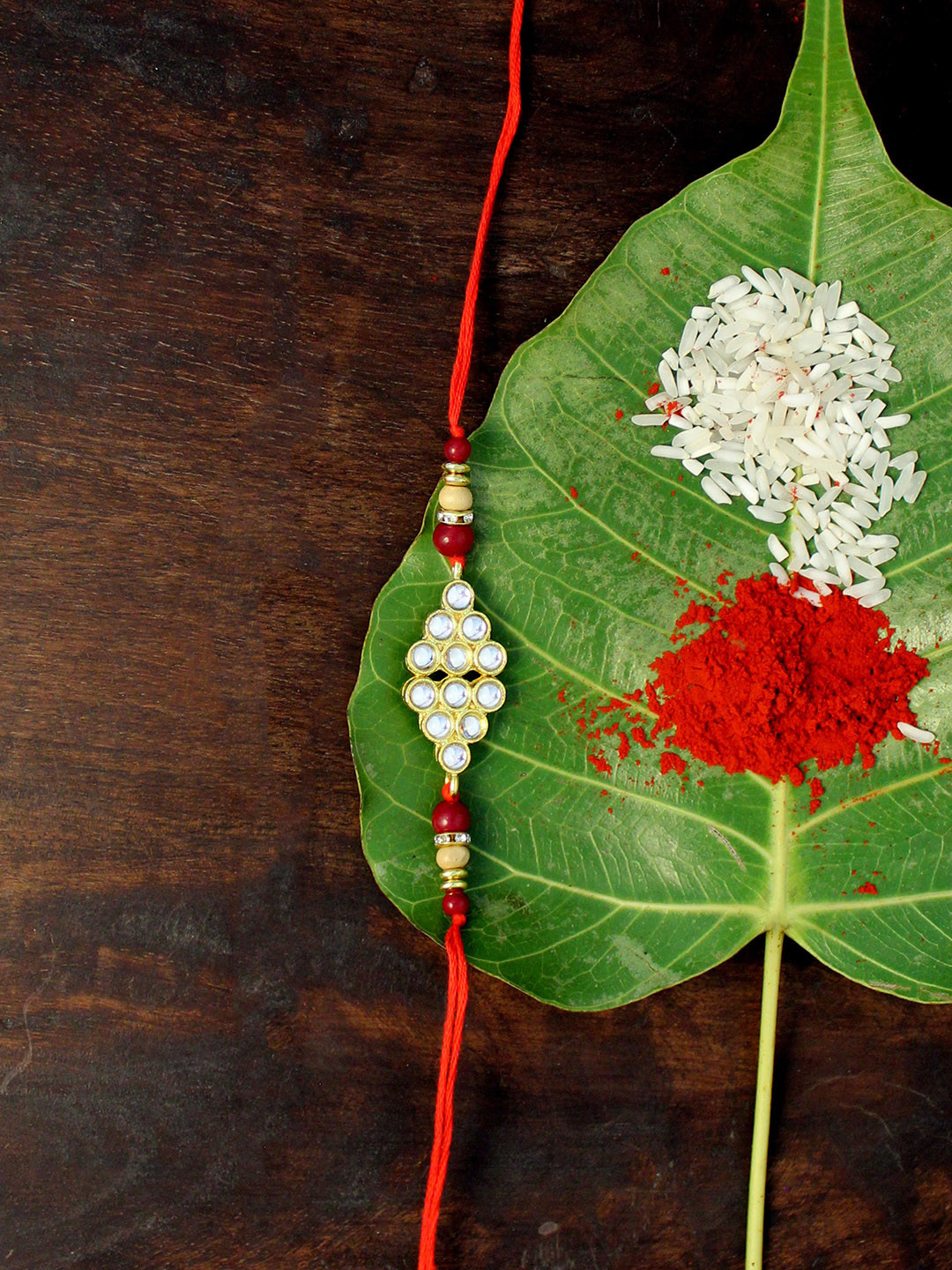

KARATCART Men's Gold-Plated White & Red Kundan-Studded & Beaded Rakhi
