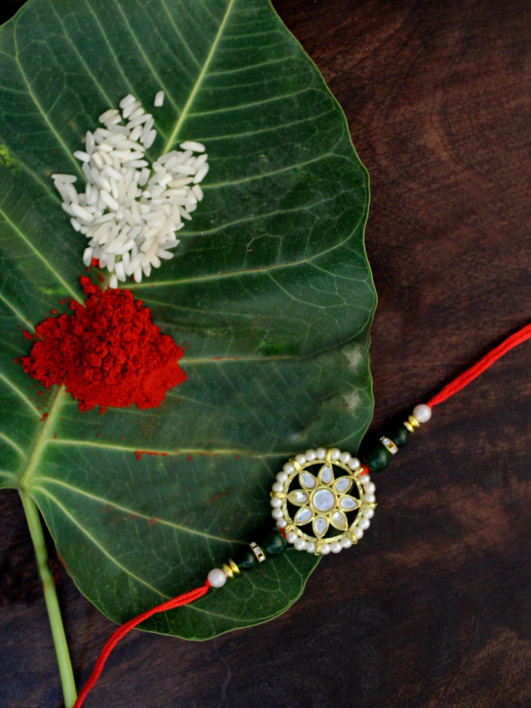 

KARATCART Men Gold-Plated White & Green Kundan-Studded & Beaded Rakhi