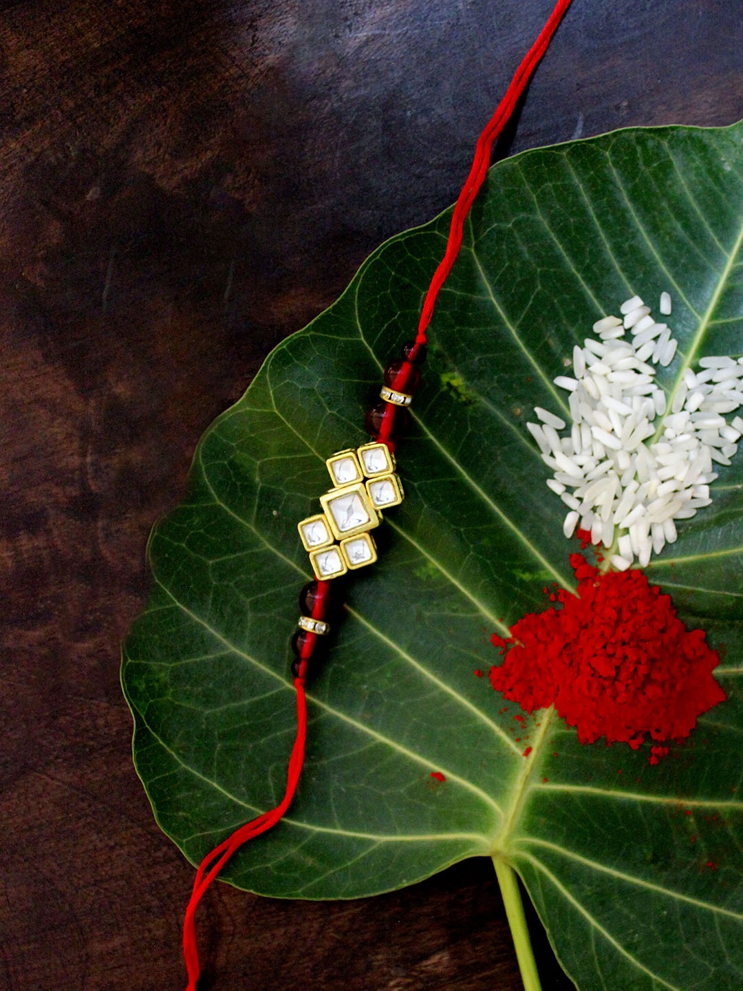 

KARATCART Men Gold-Plated White & Red Kundan-Studded & Beaded Rakhi