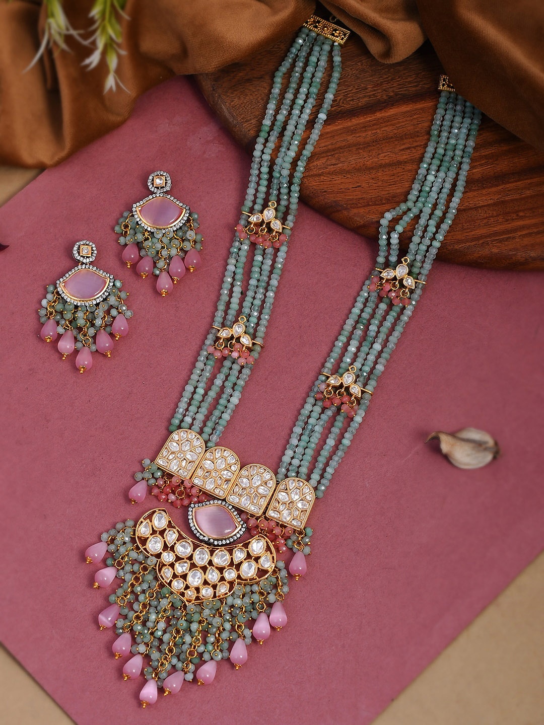 

DASTOOR 24 K Gold-Plated White & Blue Kundan-Studded & Pearl Beaded Jewellery Set