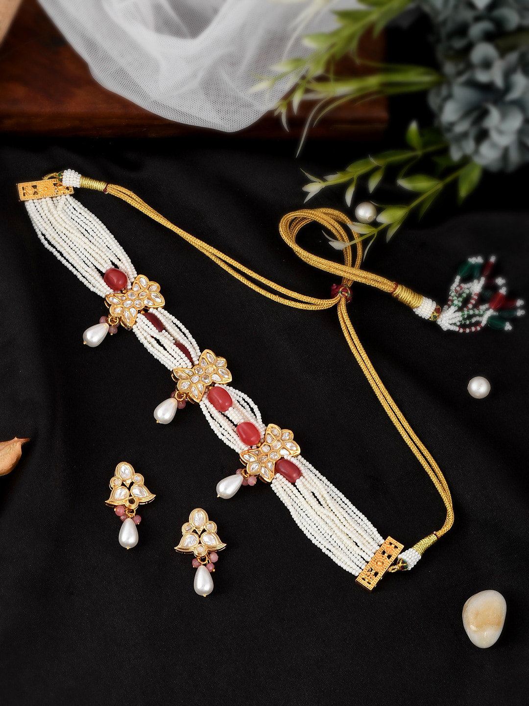 

DASTOOR Gold-Plated Kundan Studded Choker Jewellery Set