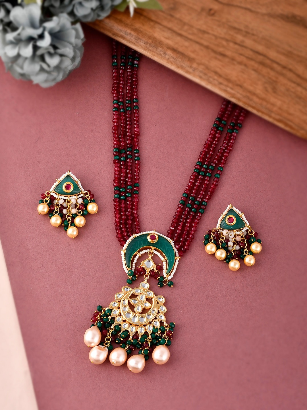 

DASTOOR Women Gold-plated Red Kundan Carvin Stone Necklace Jewellery Set