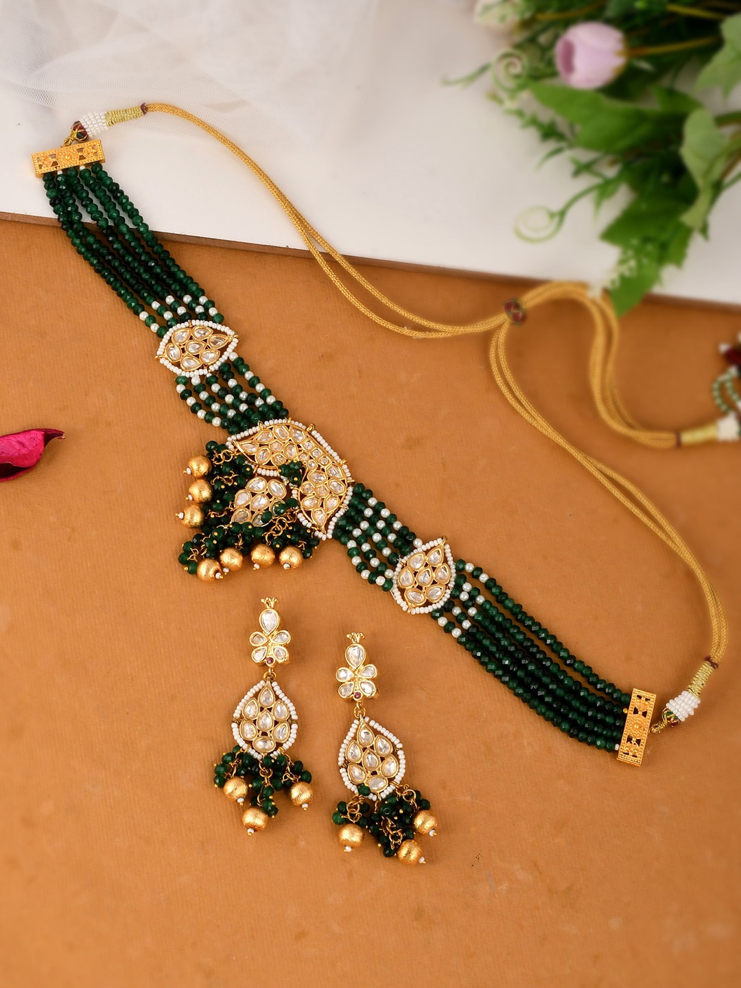 

DASTOOR Gold-Plated Green Kundan Studded Jewellery Set