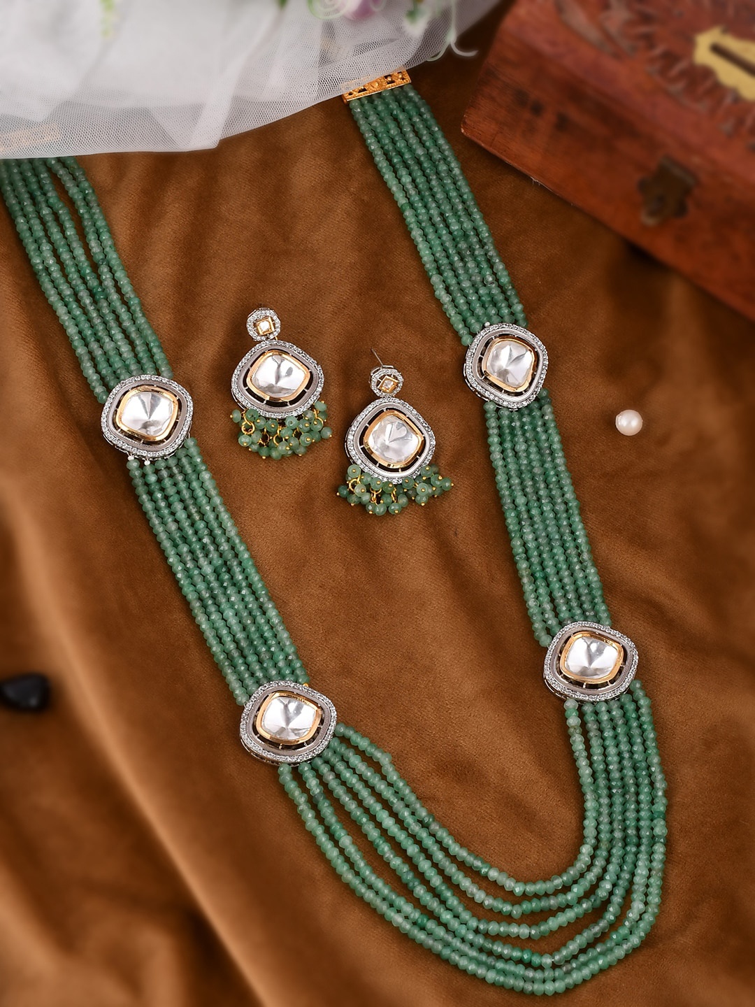 

DASTOOR Women Brass Plated Green & White Kundan Studded Jewellery Set