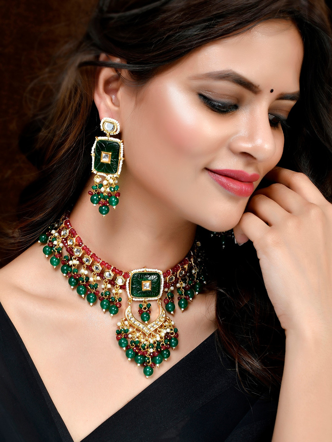 

DASTOOR Green & White Gold-Plated Stone & Beads Studded Jewellery Set