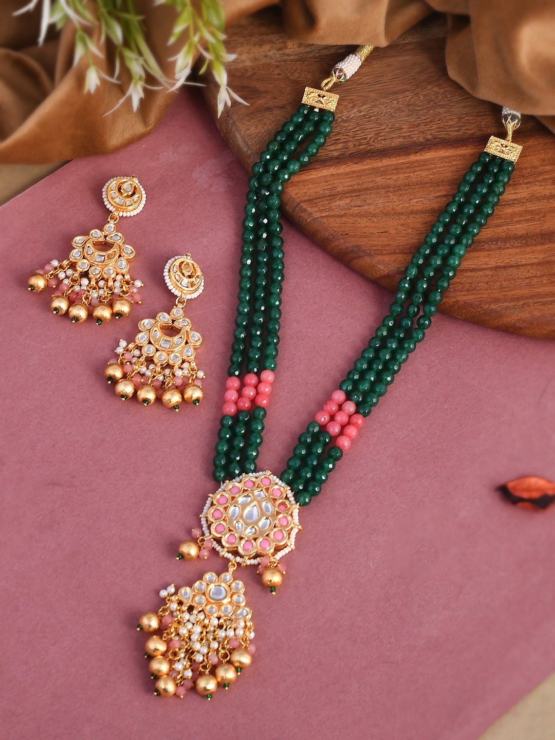 

DASTOOR Women Green and gold plated Jewellery Set
