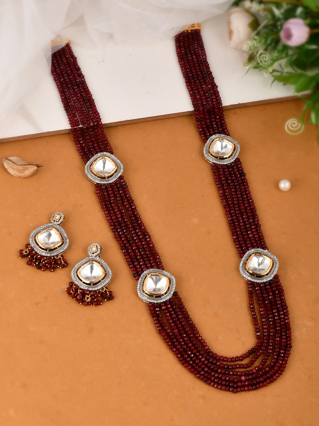

DASTOOR Maroon Brass-Plated Polki Kundan Jewelry Set