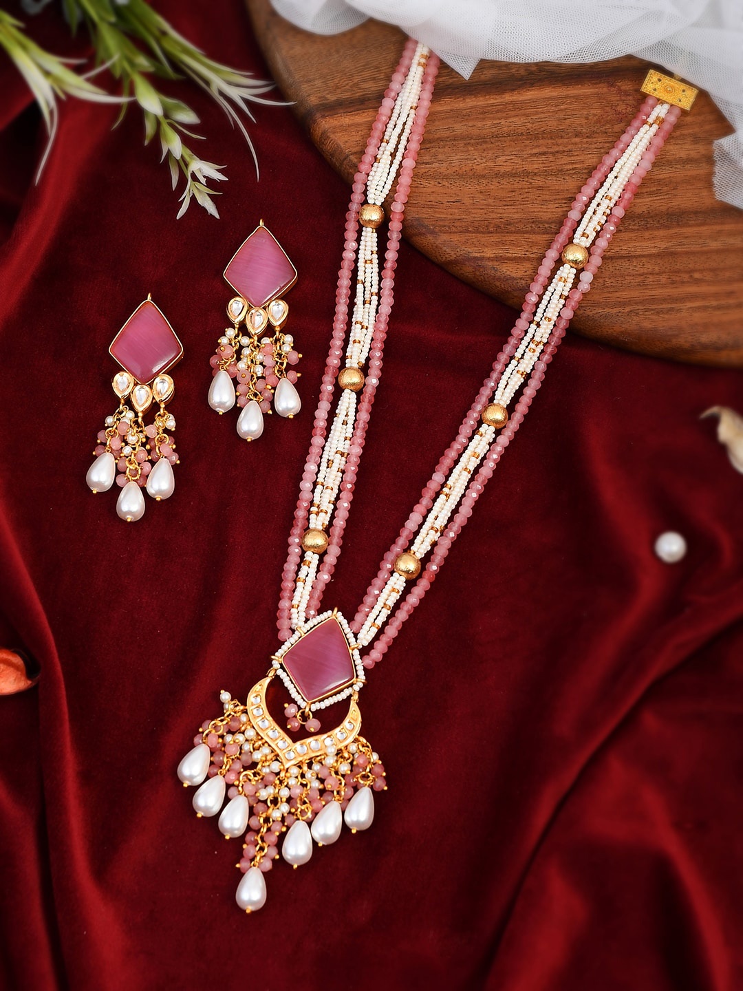 

DASTOOR 24 K Gold-Plated White & Pink Kundan-Studded & Pearl Beaded Jewellery Set