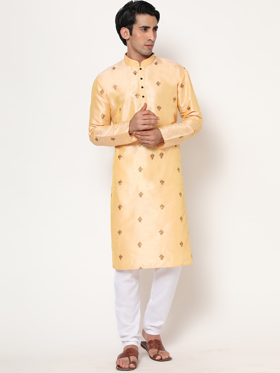 

THE GENTLEMENS CLUB Men Brown Floral Embroidered Linen Kurta with Pyjamas