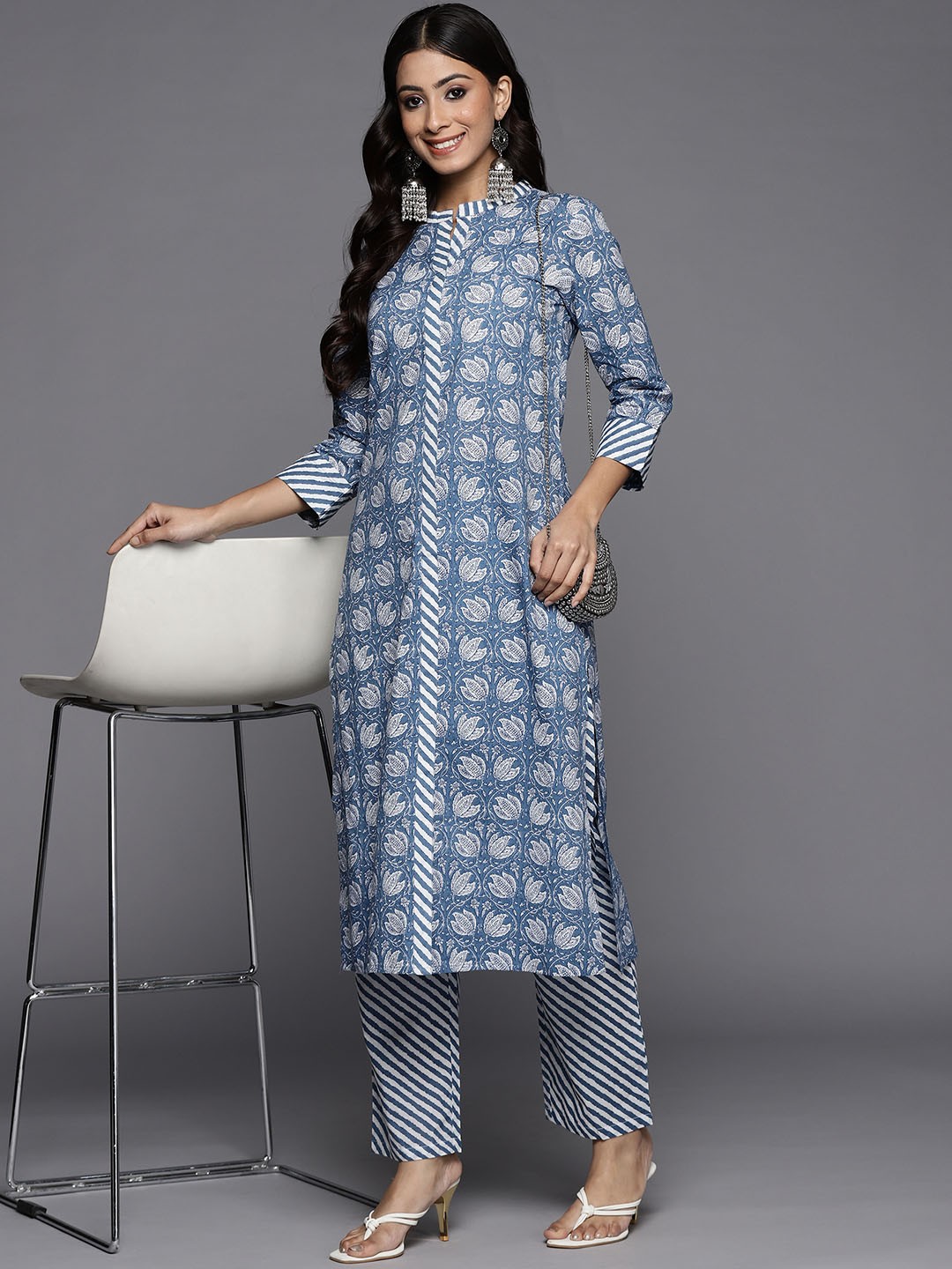 

Varanga Women Blue Floral Printed Pure Cotton Kurta with Trousers